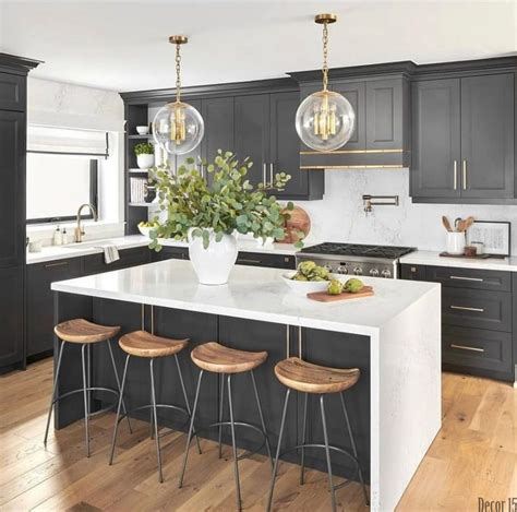 Bold and beautiful: using black in a small kitchen design